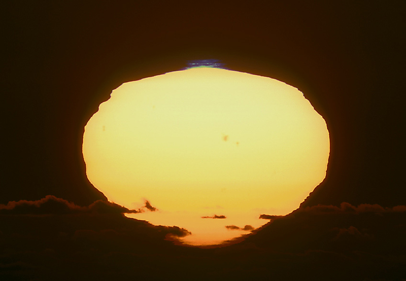 Illustration for article titled ¿Qué produce el misterioso rayo verde que aparece al atardecer?
